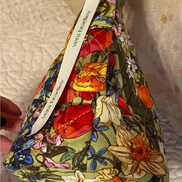 Adorable Vera Bradley Roxbury Crescent Shoulder Bag. Fabric is Meadow Bouquet. - Picture 8 of 11